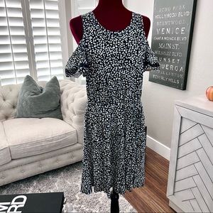 JOE FRESH - cold shoulder printed belt dress (medium)